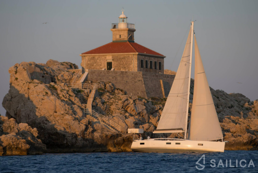 Jeanneau 54 - Yacht Charter Sailica