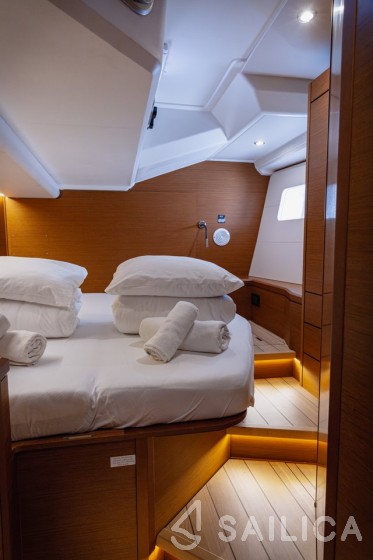 Jeanneau 54 - Yacht Charter Sailica