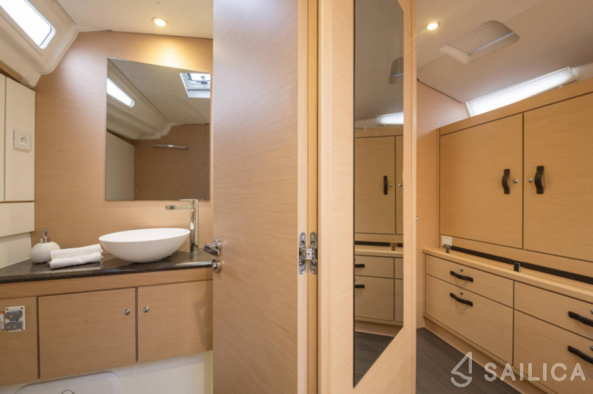 Jeanneau 54 - Yacht Charter Sailica