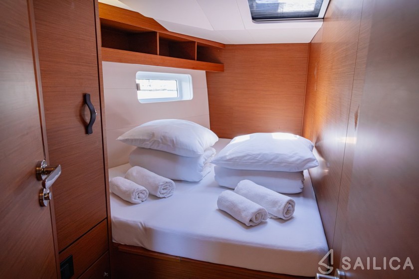 Jeanneau 54 - Yacht Charter Sailica