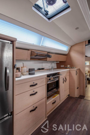 Jeanneau 54 - Yacht Charter Sailica