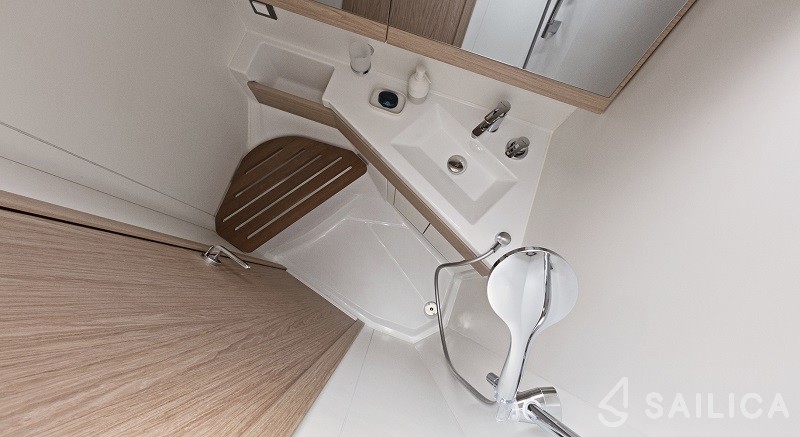 Oceanis 46.1 - Yacht Charter Sailica