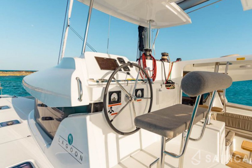 Lagoon 42 - Yacht Charter Sailica