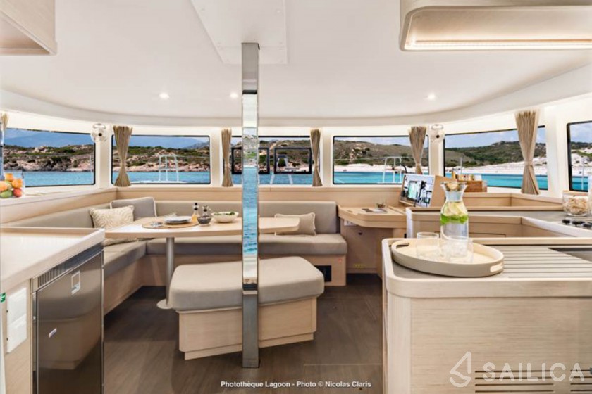 Lagoon 42 - Yacht Charter Sailica