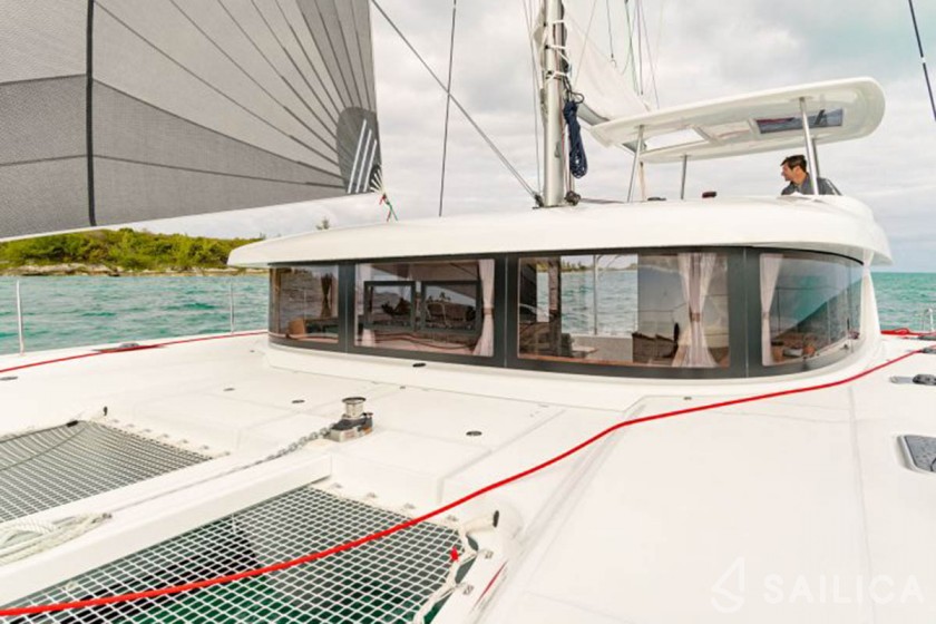Lagoon 42 - Yacht Charter Sailica