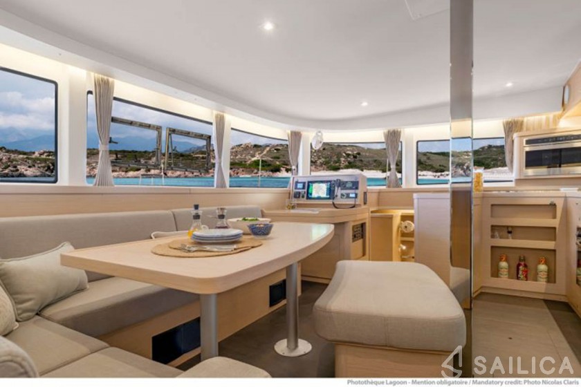 Lagoon 42 - Yacht Charter Sailica