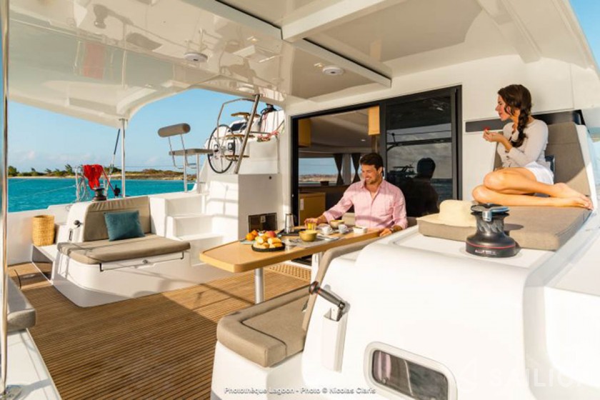 Lagoon 42 - Yacht Charter Sailica