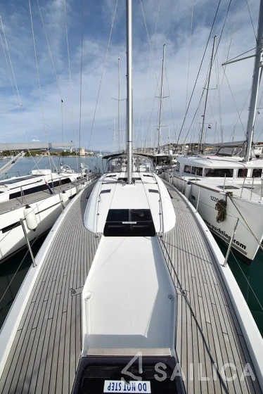 Jeanneau 54 - Yacht Charter Sailica