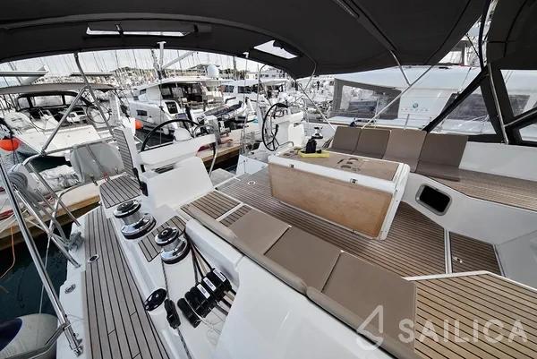 Jeanneau 54 - Yacht Charter Sailica