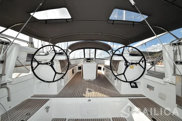 Jeanneau 54 - Yacht Charter Sailica