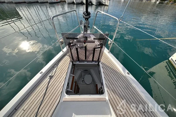 Jeanneau 54 - Yacht Charter Sailica