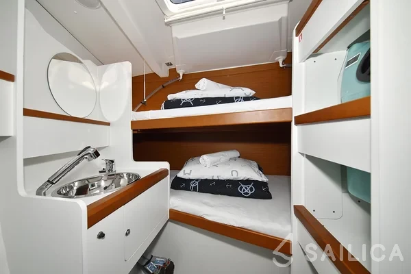 Jeanneau 54 - Yacht Charter Sailica