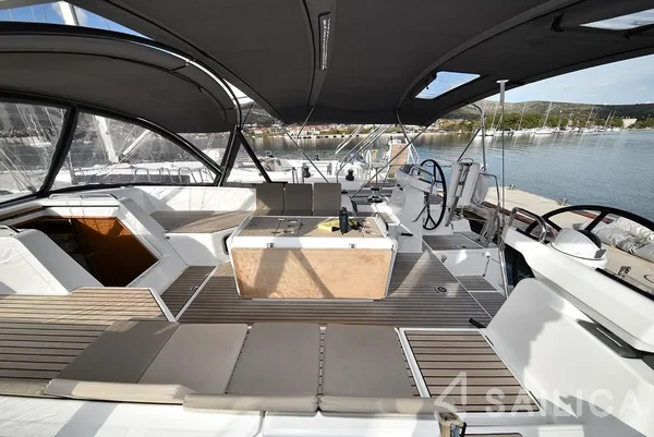 Jeanneau 54 - Yacht Charter Sailica