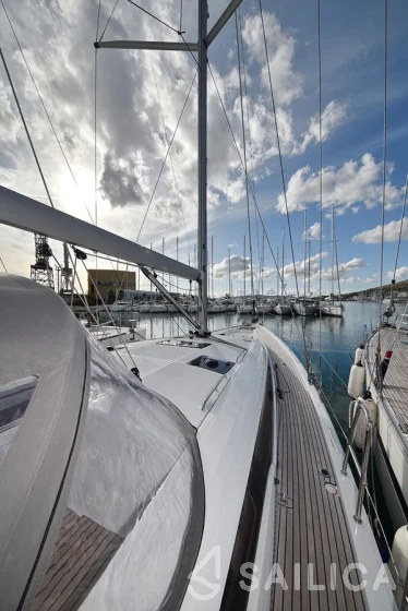 Jeanneau 54 - Yacht Charter Sailica