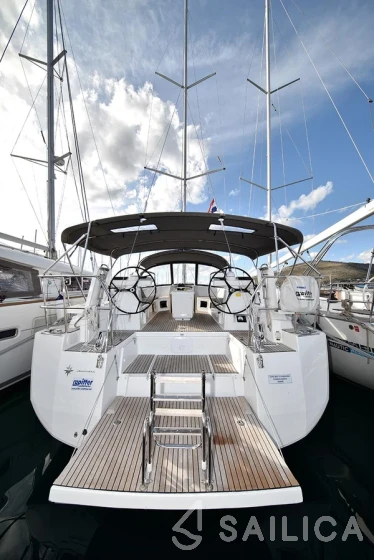 Jeanneau 54 - Yacht Charter Sailica