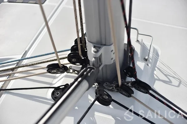 Jeanneau 54 - Yacht Charter Sailica