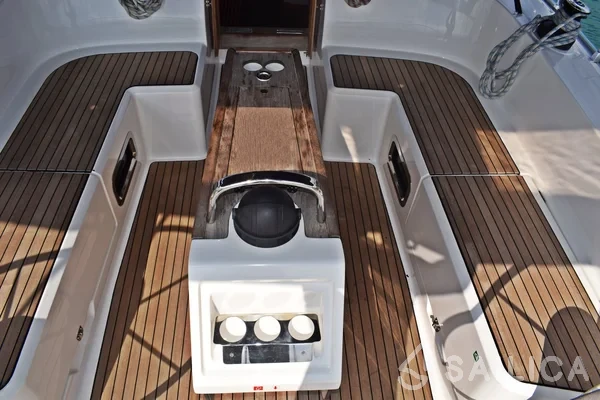 Bavaria 46 Cruiser - Yacht Charter Sailica