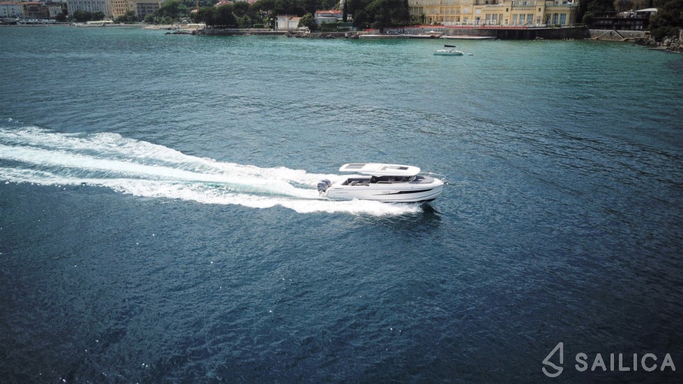 Parker 920 Explorer - Yacht Charter Sailica