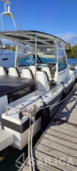 Axopar 28 T-Top - Yacht Charter Sailica