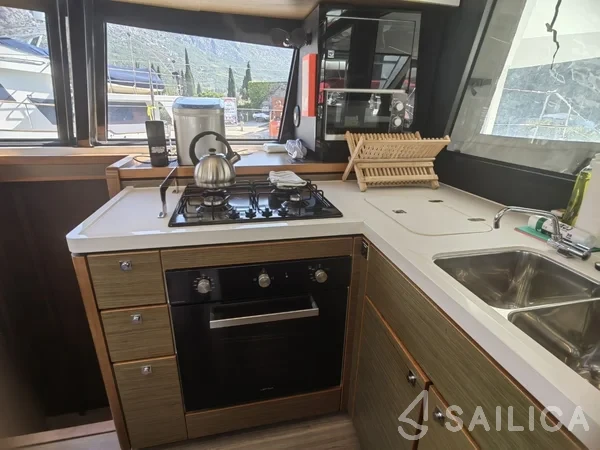 Nautitech 46 Fly - Yacht Charter Sailica