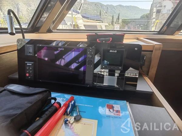 Nautitech 46 Fly - Yacht Charter Sailica