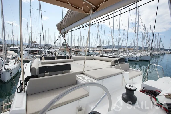 Bali Catspace - Yacht Charter Sailica