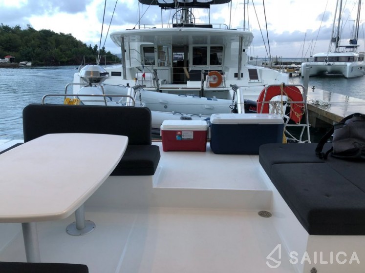 Lagoon 52 F - 6 + 2 cab. - Yacht Charter Sailica