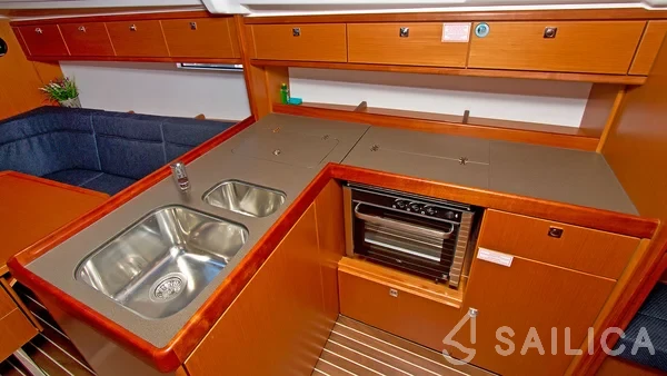 Bavaria 37 Cruiser - Yacht Charter Sailica