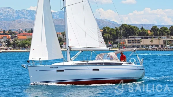 Bavaria 37 Cruiser - Yacht Charter Sailica