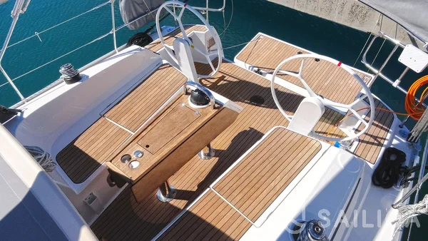Bavaria 37 Cruiser - Yacht Charter Sailica