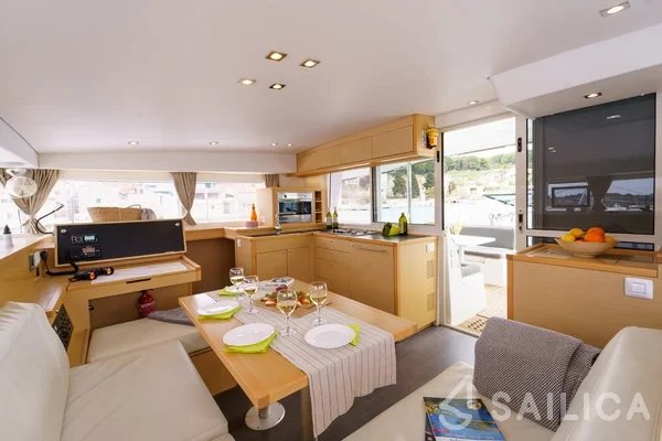 Lagoon 400 S2 - Yacht Charter Sailica