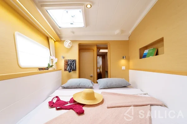 Lagoon 400 S2 - Yacht Charter Sailica