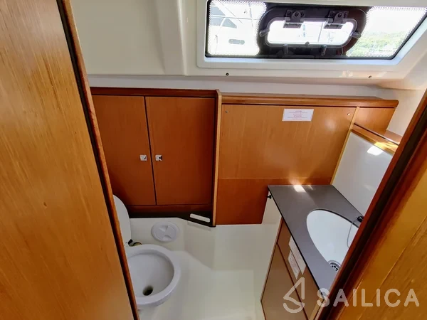 Bavaria 37 Cruiser - Yacht Charter Sailica