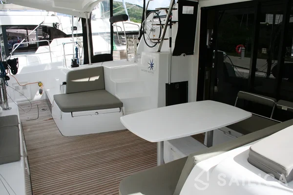 Lagoon 42 - Yacht Charter Sailica