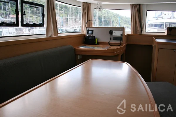 Lagoon 42 - Yacht Charter Sailica