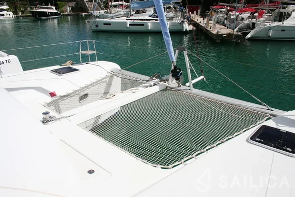Lagoon 42 - Yacht Charter Sailica