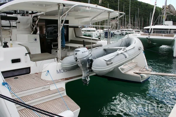 Lagoon 42 - Yacht Charter Sailica