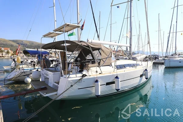Dufour 412 GL - Yacht Charter Sailica