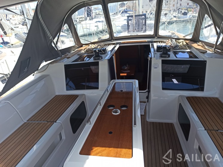 Dufour 412 GL - Yacht Charter Sailica