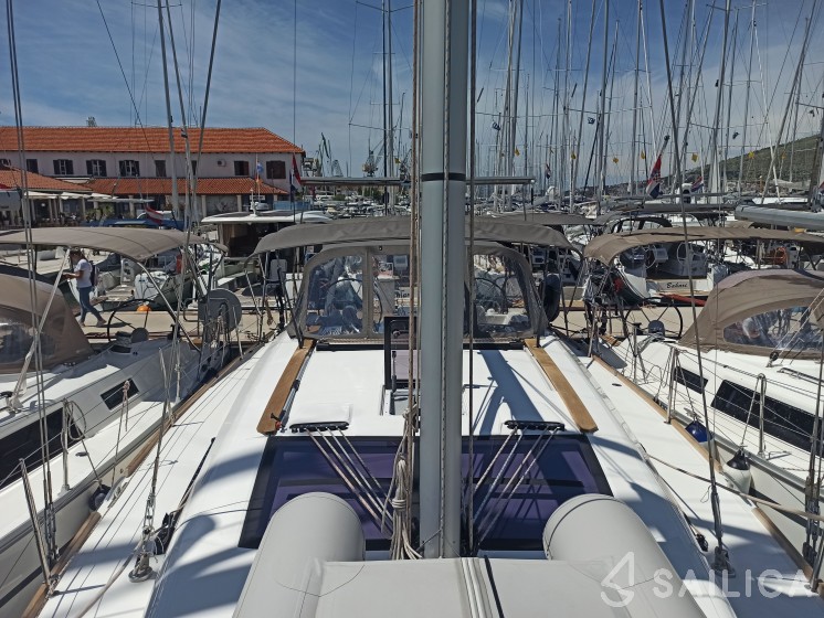 Dufour 412 GL - Yacht Charter Sailica