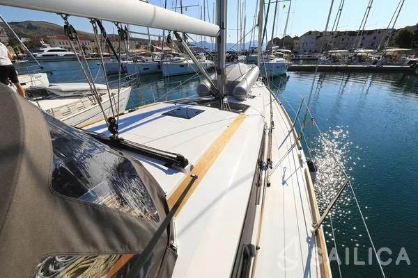 Dufour 412 GL - Yacht Charter Sailica