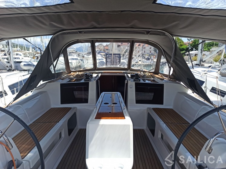 Dufour 412 GL - Yacht Charter Sailica