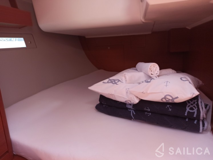 Dufour 412 GL - Yacht Charter Sailica