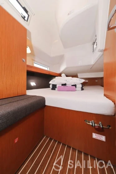 Bavaria 37 Cruiser - Yacht Charter Sailica