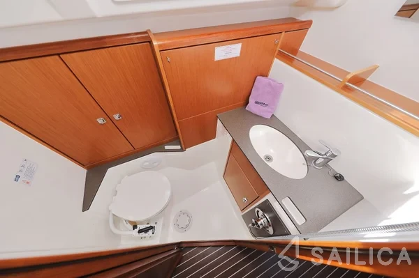 Bavaria 37 Cruiser - Yacht Charter Sailica
