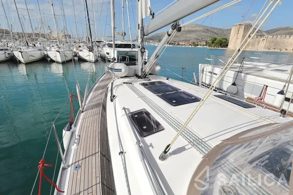 Bavaria 37 Cruiser - Yacht Charter Sailica