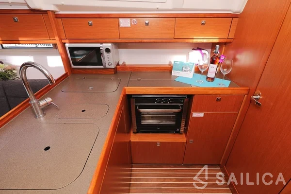 Bavaria 37 Cruiser - Yacht Charter Sailica