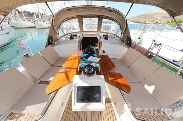 Bavaria 37 Cruiser - Yacht Charter Sailica