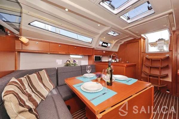 Bavaria 37 Cruiser - Yacht Charter Sailica