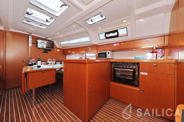 Bavaria 37 Cruiser - Yacht Charter Sailica